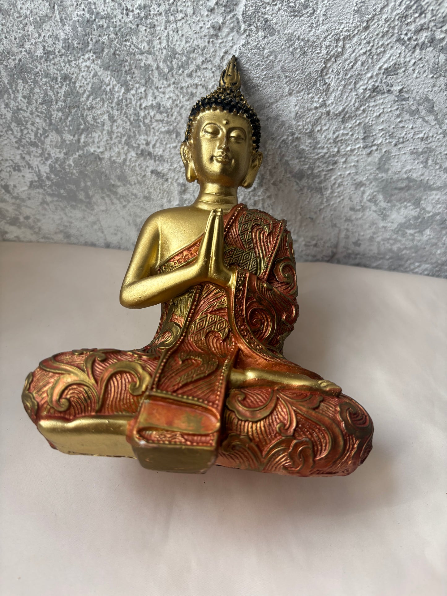 Buda Manos Rezando C. salmón