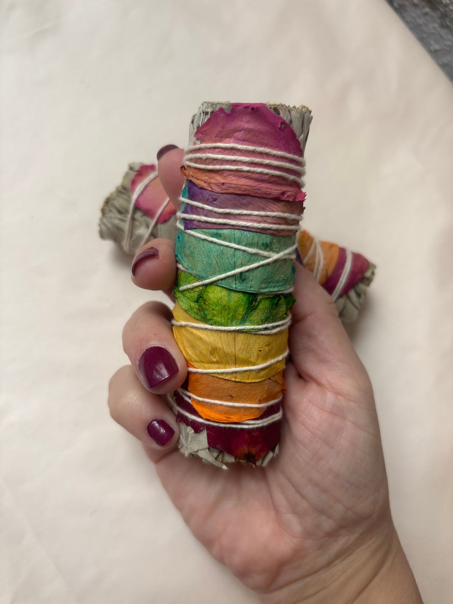 Atadillo Salvia Blanca con pétalos Chakras