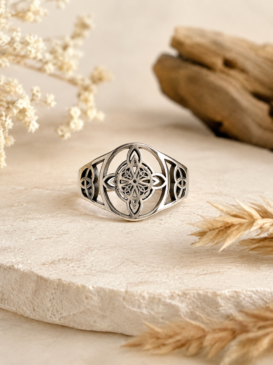 Anillo Nudo de Bruja y Triqueta