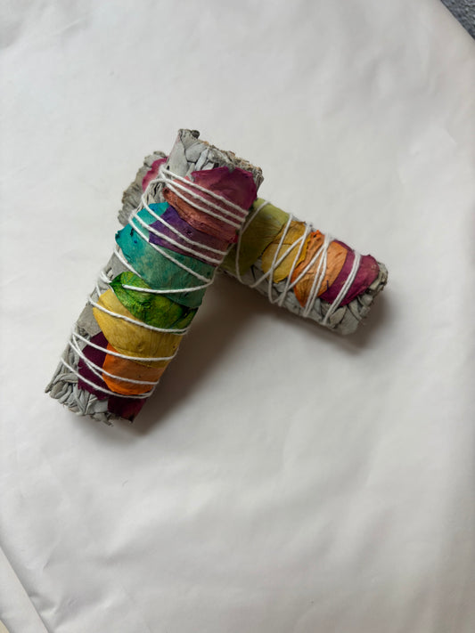 Atadillo Salvia Blanca con pétalos Chakras