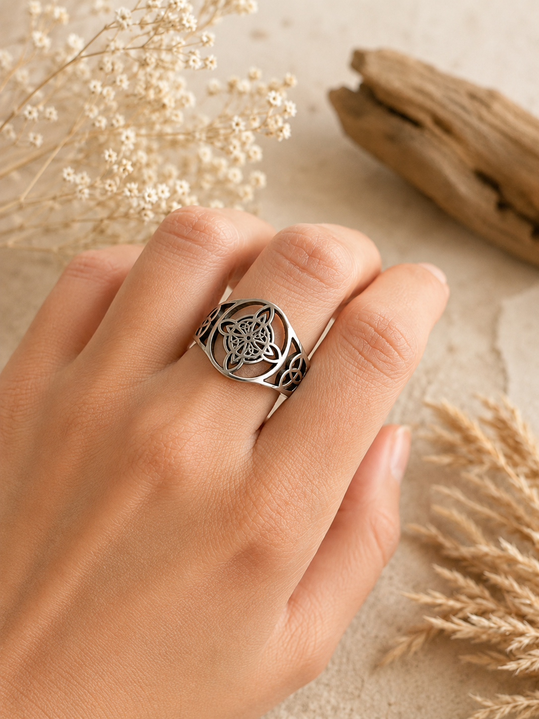 Anillo Nudo de Bruja y Triqueta